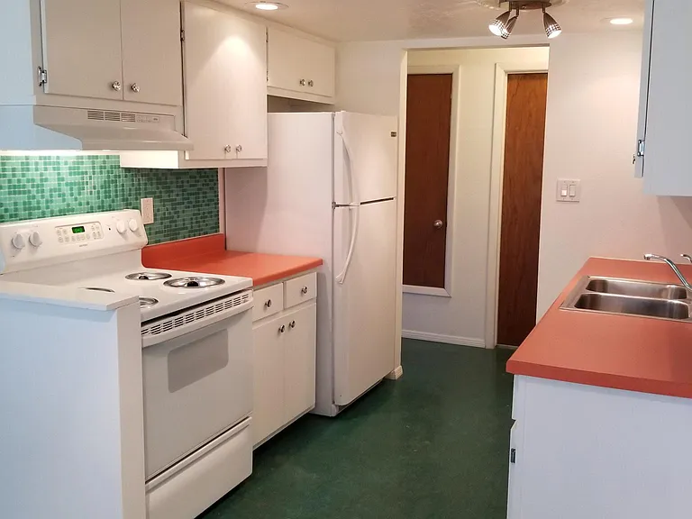 405 Columbia Dr SE #C — Photo 9