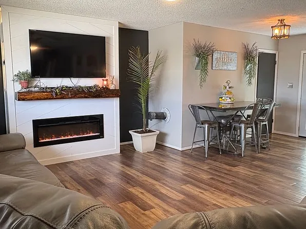 549 S Iowa Ave, Guernsey, WY 82214