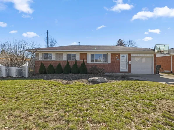 8860 Cherrylawn Dr, Sterling Heights, MI 48313