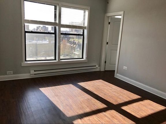 5th image of 4521 N Clarendon Ave #808