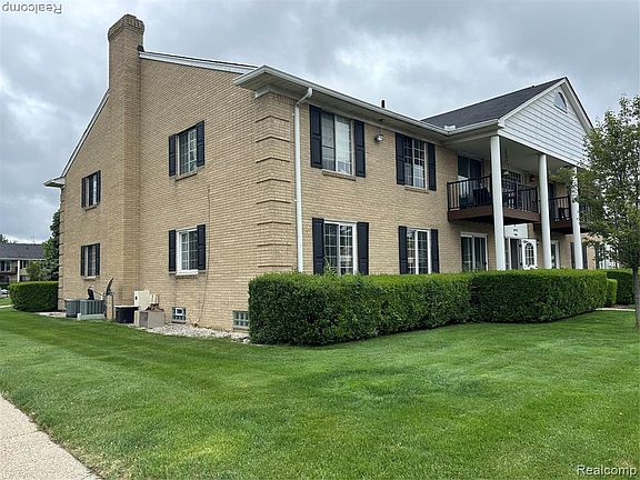 2nd image of 34751 Kimberly Dr #1