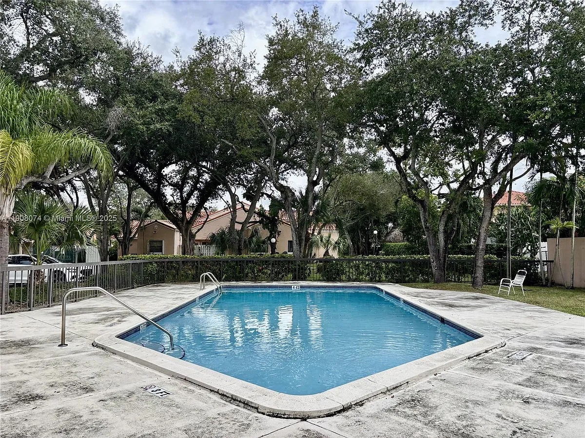 Photo 1 of 19 - 11820 SW 80th St #312 - Miami, FL Primary Photo - 11820 SW 80th St #312