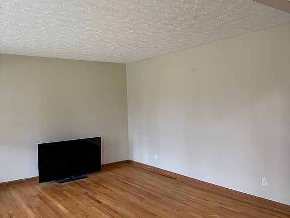 5th image of 8122 S East St