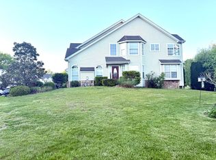 214 Westbrook Dr, Swedesboro, NJ 08085