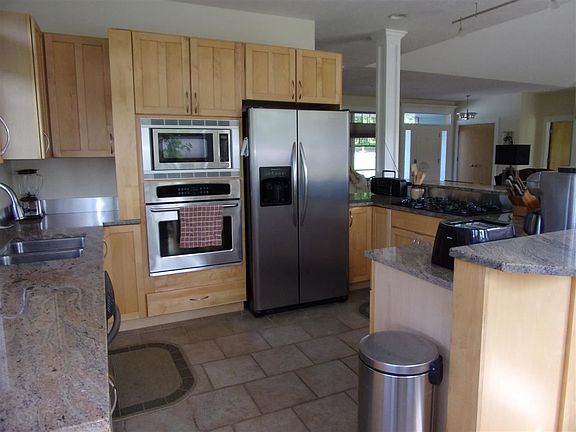 5th image of 200 Wildflower Ct