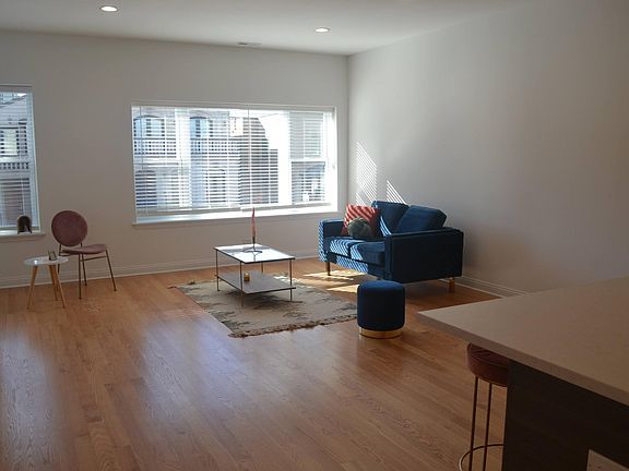 2nd image of 2432 W Erie St #1