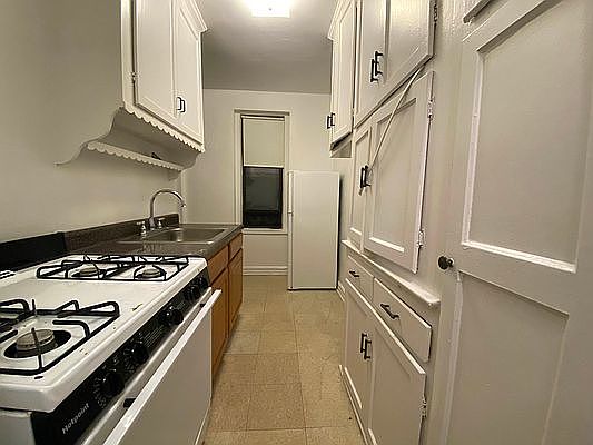 5th image of 67-70 Yellowstone Blvd #W1