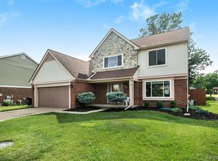 26800 Coachlight St, Woodhaven, MI 48183
