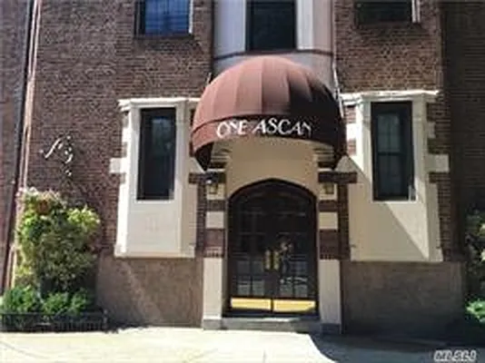 Sold by Madeleine Realty Ltd. | media 6