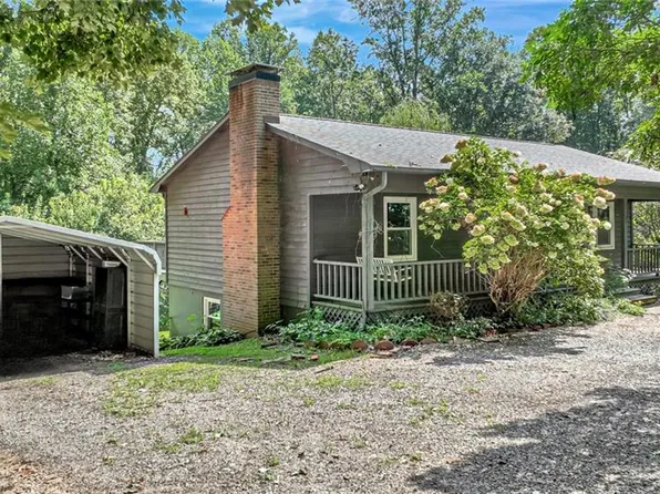 414 Plaza Dr, Wilkesboro, NC 28697
