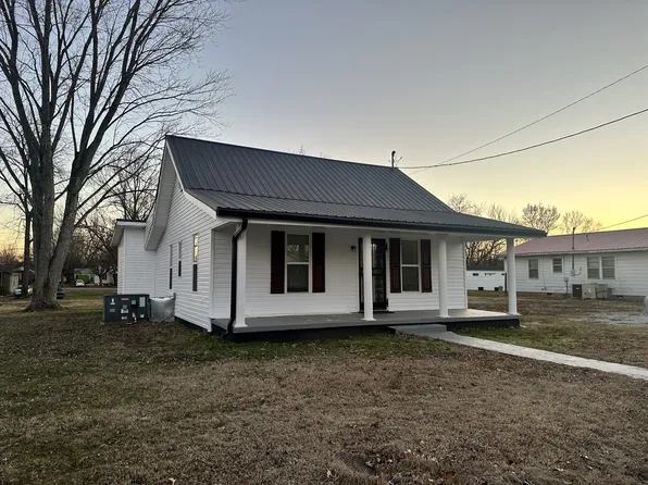 411 4th St, Lawrenceburg, TN 38464