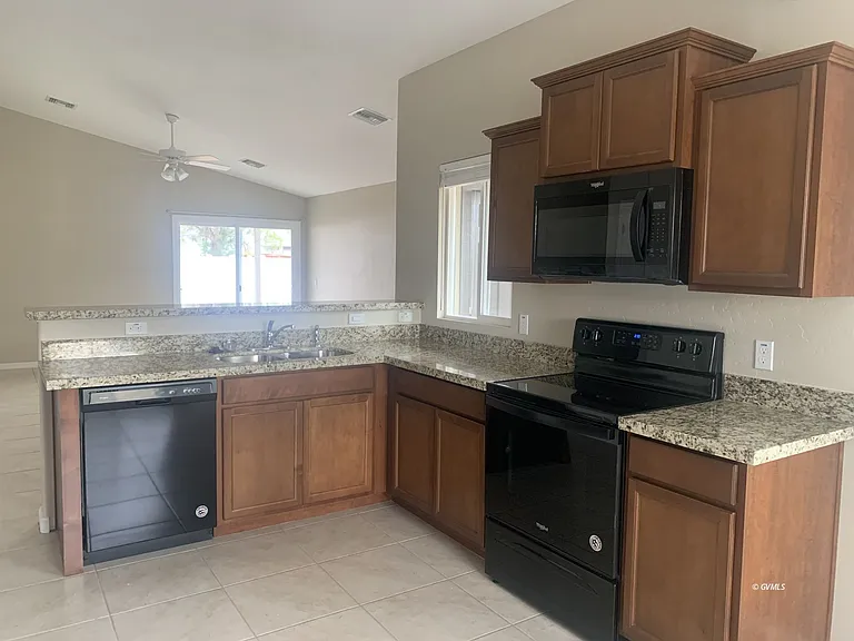 1568 E Whirlwind Way — Photo 4