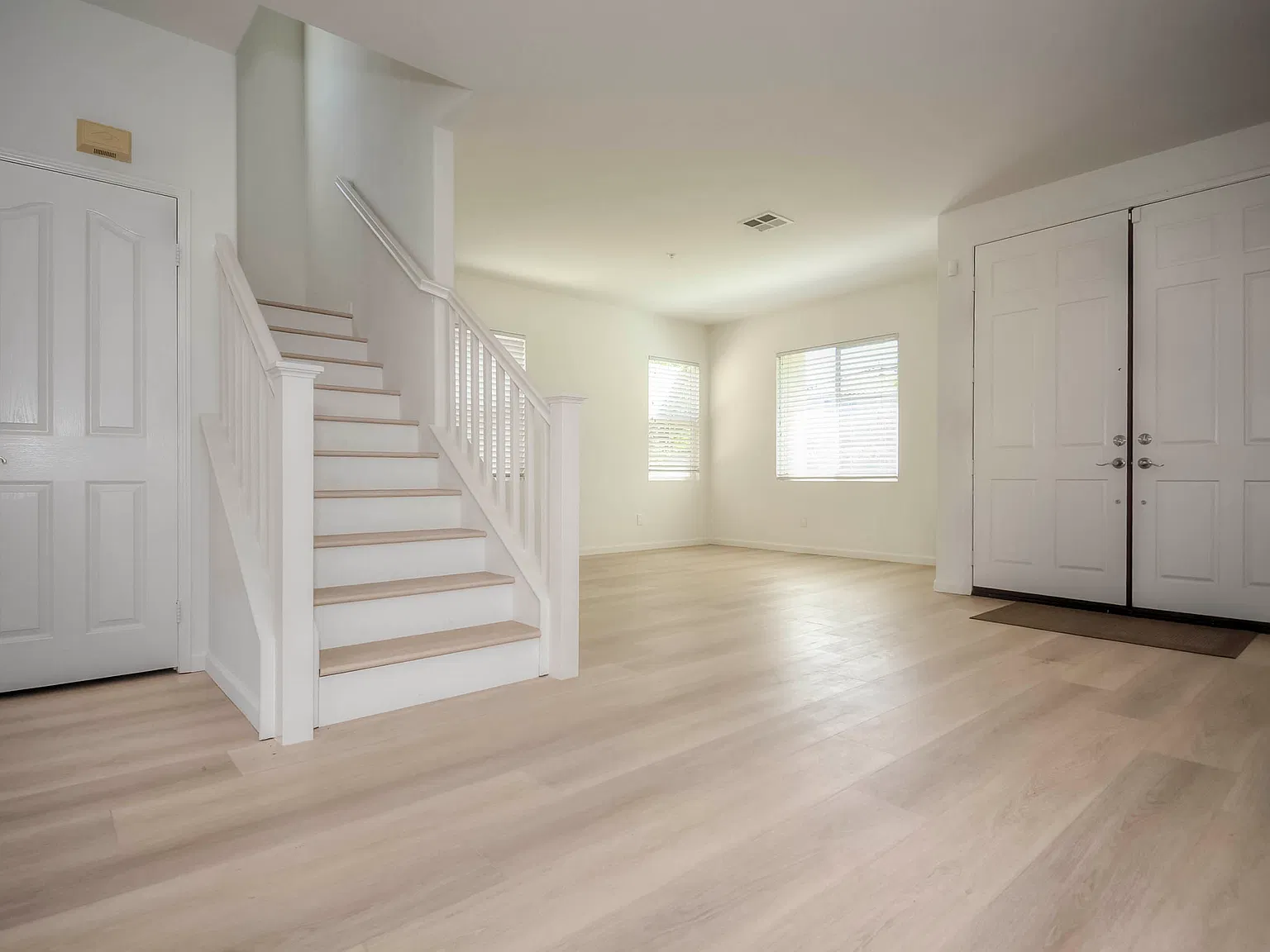 4 bed, 3501 sqft, $3,900 — Photo 2