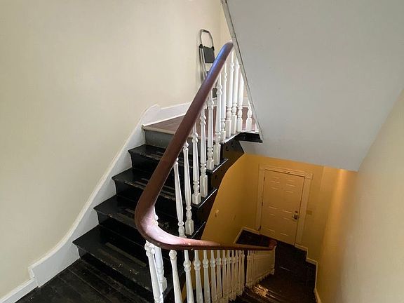 3rd image of 400 Warner St #2