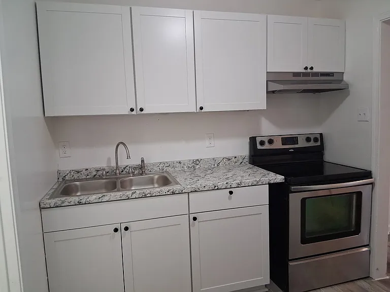 150 Villa Ct #150 — Photo 7