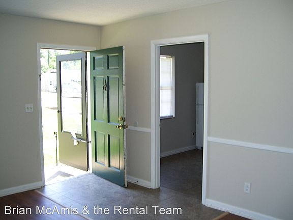 5th image of 208 Pinecrest Dr APT 4