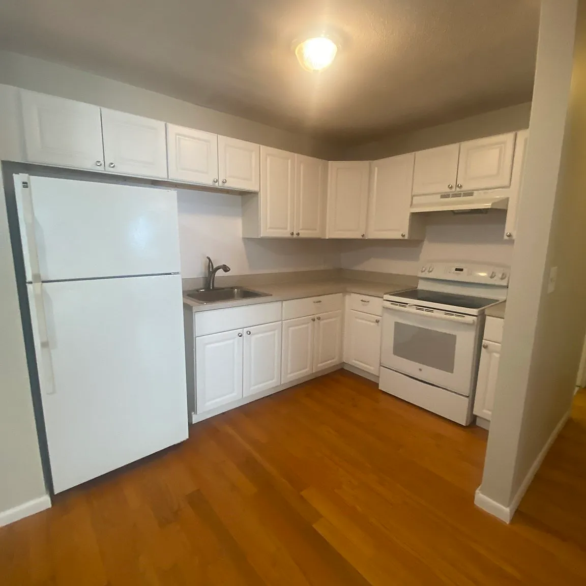 1 bed, 1.0 bath, 765 sqft, $2,200 — Photo 1