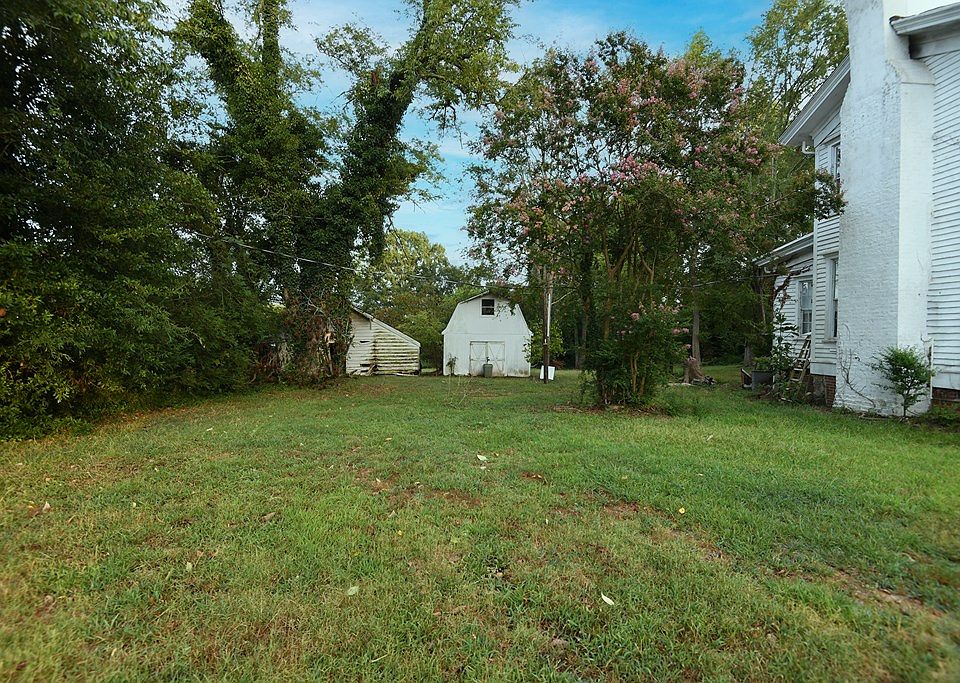 2nd image of 133 S Main St