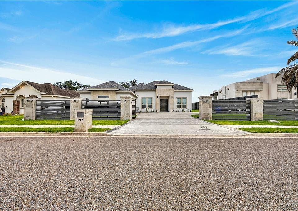 1st image of 2921 La Puerta Ave