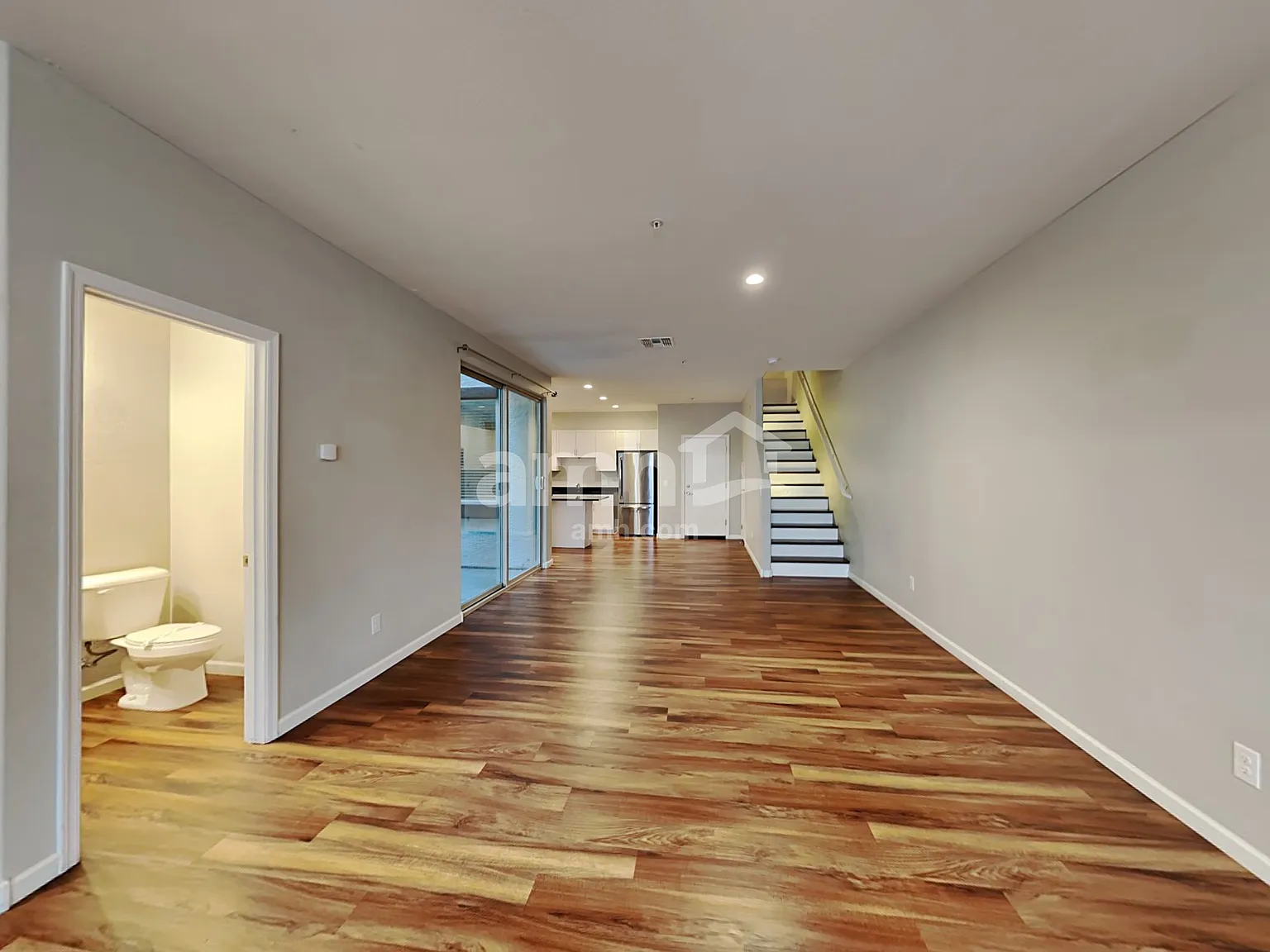 3 bed, 2.5 bath, 2077 sqft, $1,950 — Photo 4