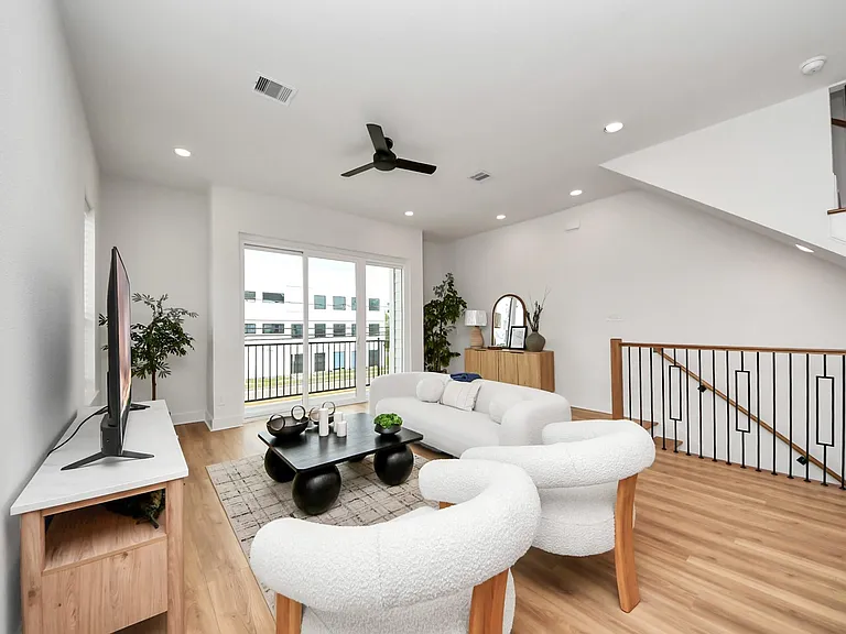 2426 Ella Blvd — Photo 11