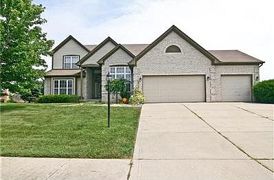 COME SEE THIS BEAUTIFUL HOME!!