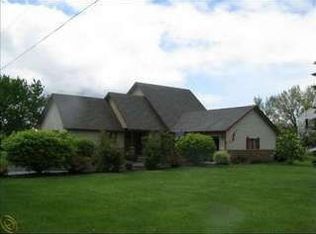 12983 Sue Dee Ln, South Lyon, MI 48178