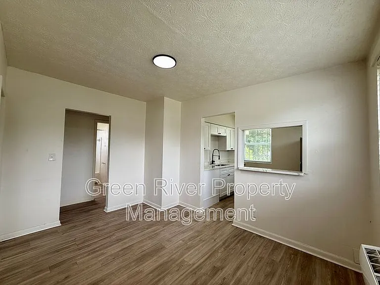 1161 W 5th St — Photo 7
