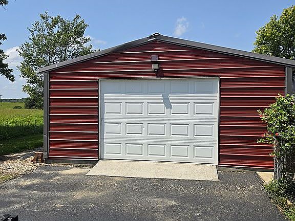 3rd image of 1143 Coopertown Rd