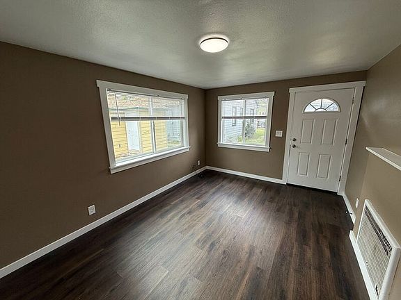 2nd image of 635 E St NE