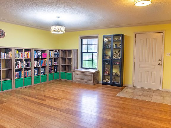 2nd image of 8809 Pea Ridge Cir