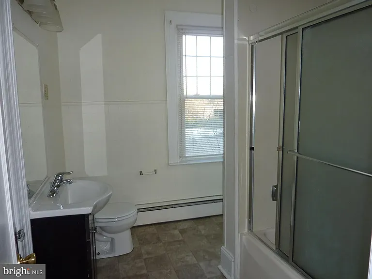 321 Camden Ave — Photo 5