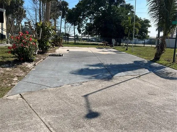 5668 SE 67th Ave #8, Okeechobee, FL 34974