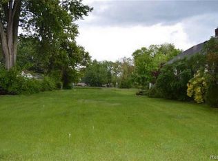 21925 E Ten Mile Rd, Saint Clair Shores, MI