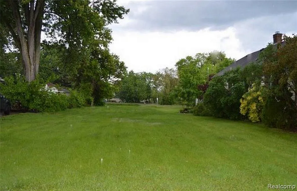 21925 E Ten Mile Rd photo 1