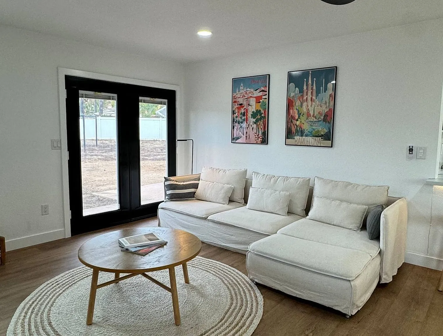 5 bed, 3.0 bath, 2594 sqft, $11,122 — Photo 3