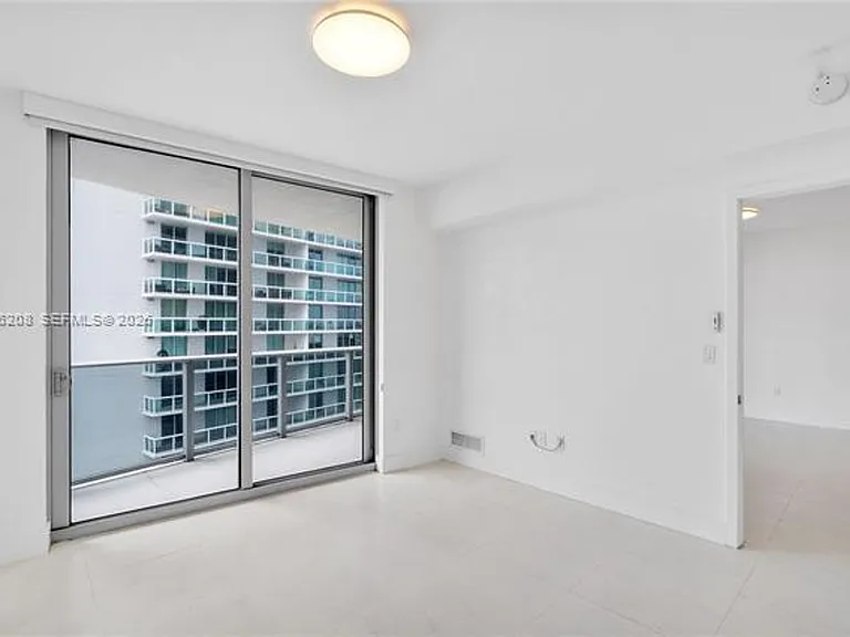 488 NE 18th St #1805 — Photo 30