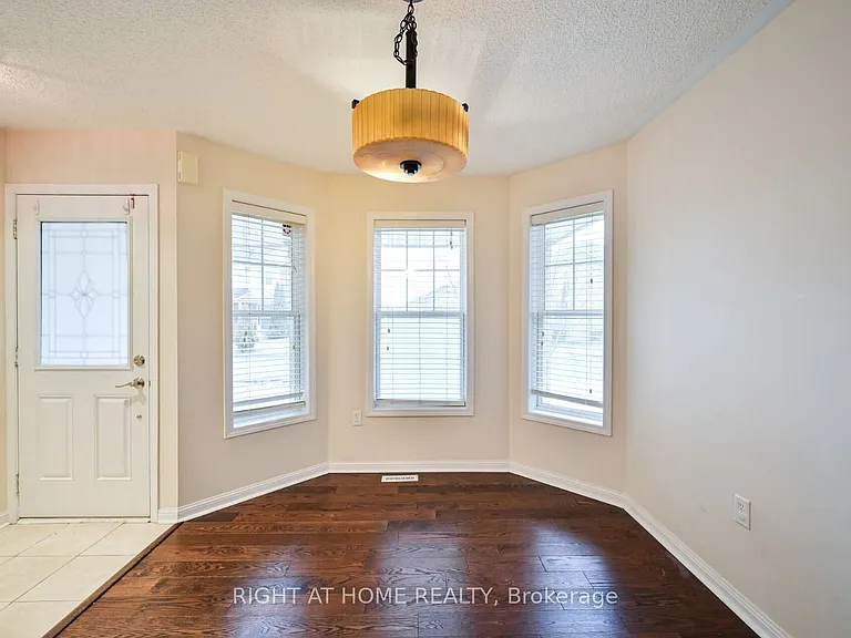 842 Luxton Dr — Photo 4