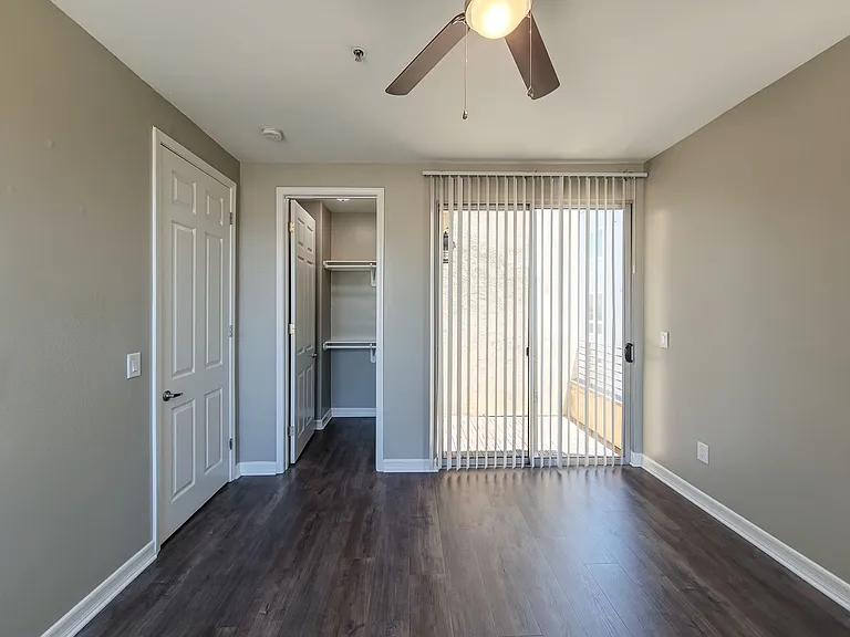 5237 Willowcrest Ave — Photo 15
