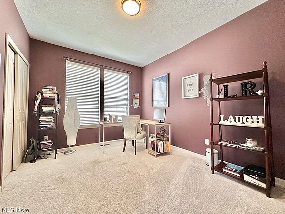 5th image of 302 Stratford Dr