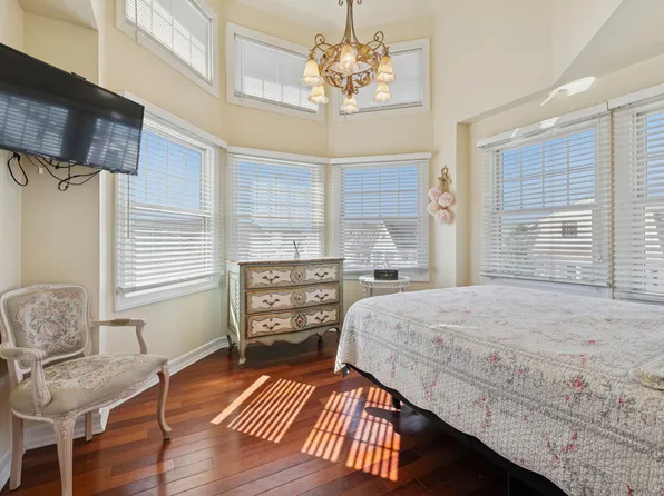 33 Beach 221st Street image 11 of 29