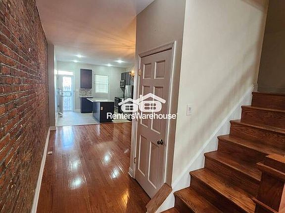 4th image of 1518 W Pratt St