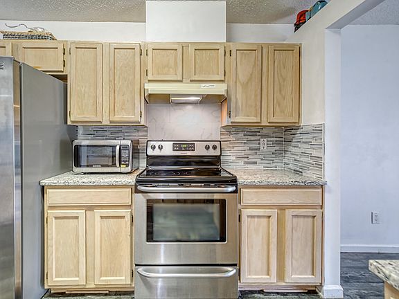 4th image of 805 Southern Belle Dr E