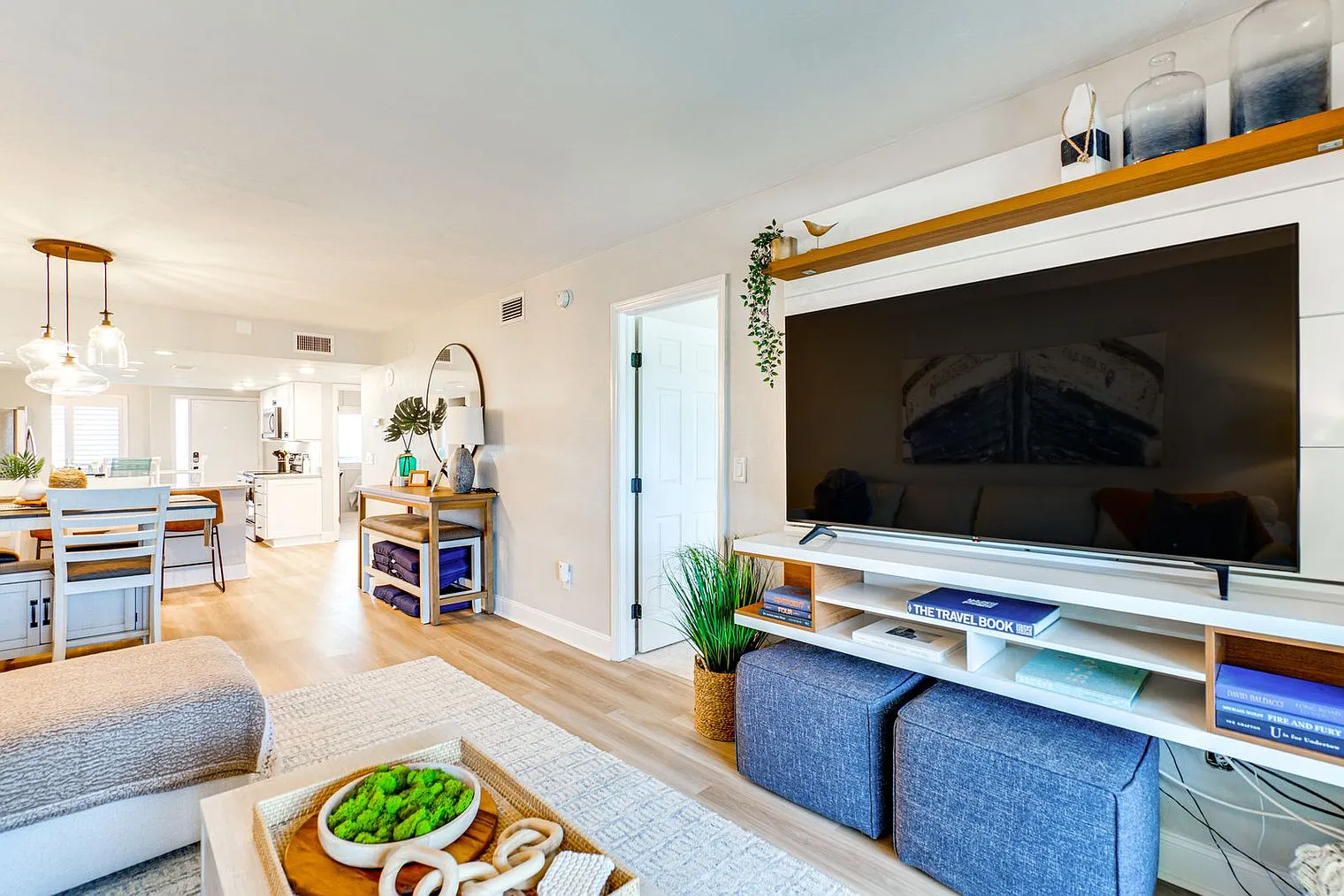 2 bed, 2.0 bath, 990 sqft, $8,451 — Photo 3