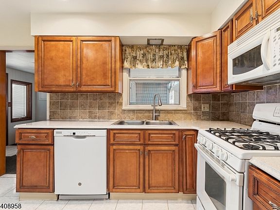 4th image of 60 White Oak Rd
