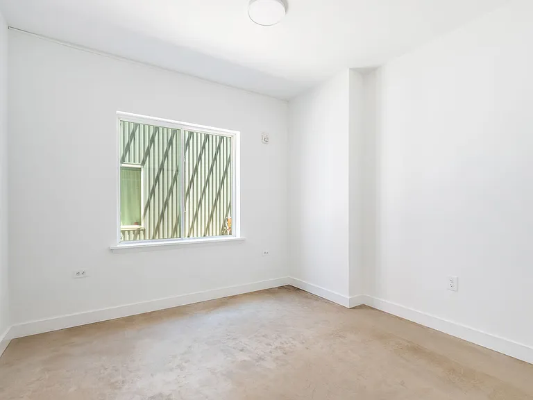 3003 Glenwood — Photo 100