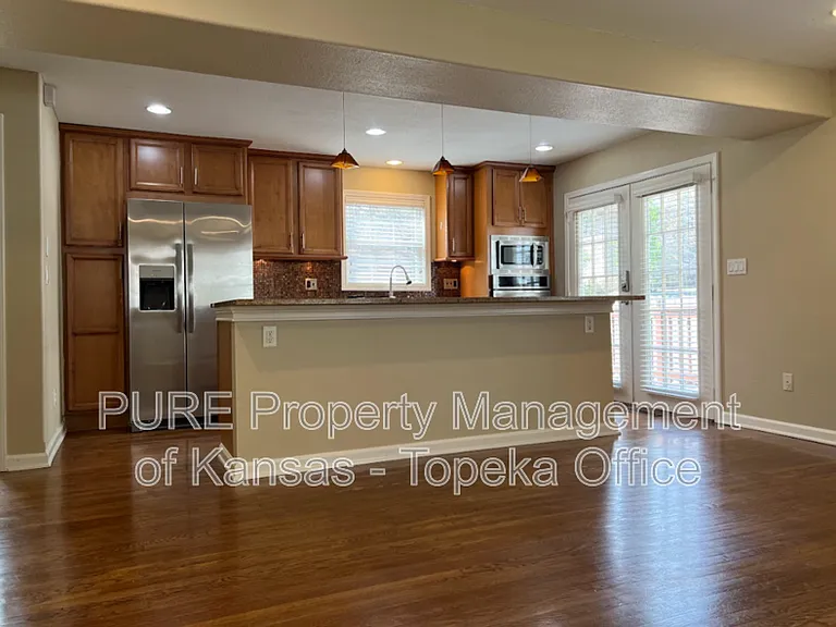 429 E 63rd Ter — Photo 32
