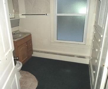 3rd image of 140 Dix Ave