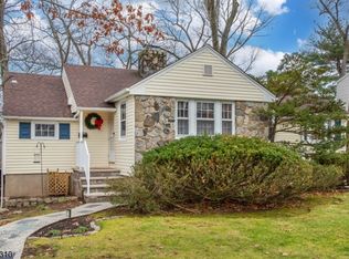 170 Chestnut Dr, Wayne, NJ 07470
