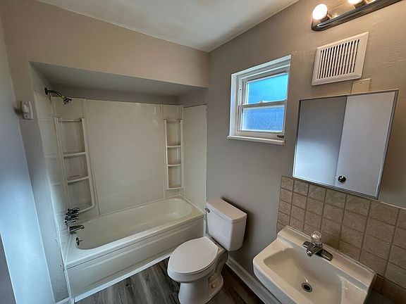 3rd image of 1114 Watervliet Ave